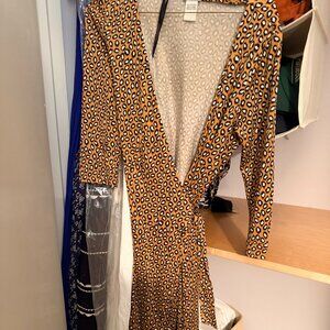 Diane von Furstenberg “Moua” Silk Wrap Dress – Size 6 – Leopard Print